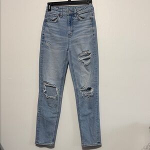 American Eagle stretch distressed mom straight Jean 00